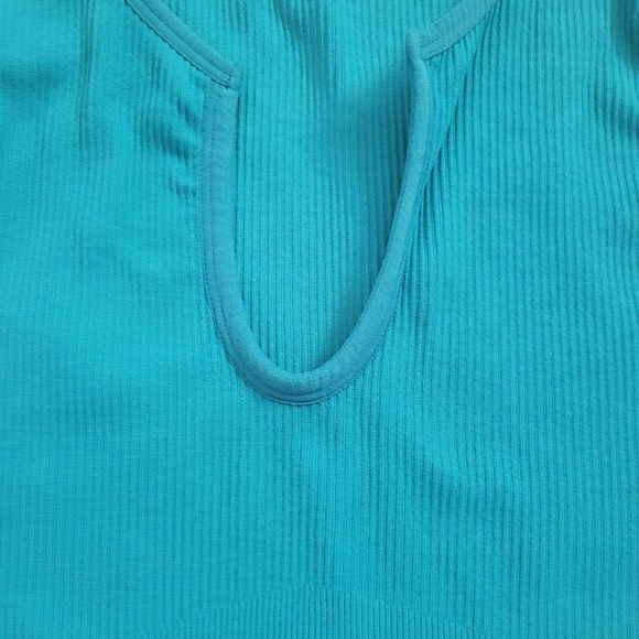 NWOT Ribbed Teal Muscle T Bra top - Picture 6 of 8